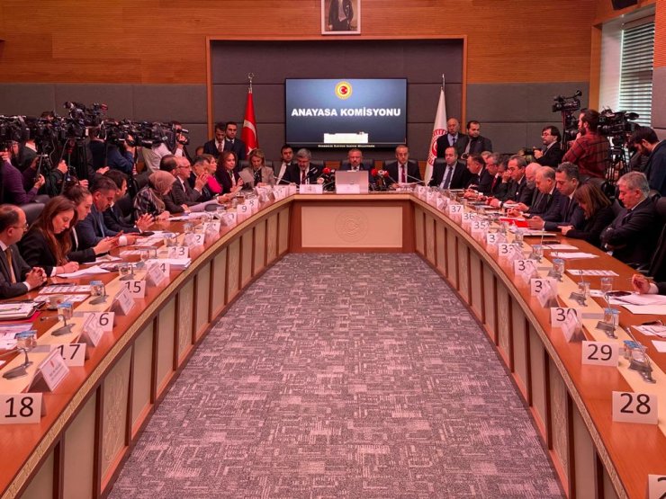 Başörtüsü teklifi komisyonda görüşülmeye başlandı