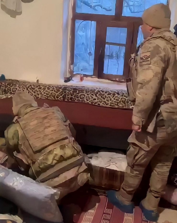 Bitlis merkezli 2 ilde terör operasyonu: 3 gözaltı