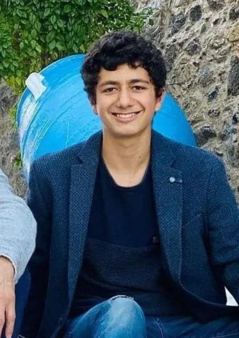 Geçirdiği rahatsızlık sonucu hayatını kaybeden genç son yolculuğuna uğurlandı