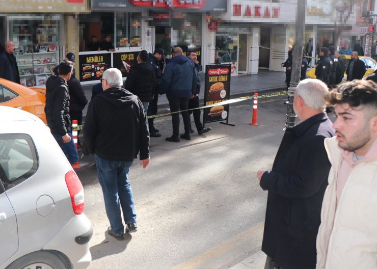 İş merkezinin 3'üncü katından düşen mimar kurtarılamadı