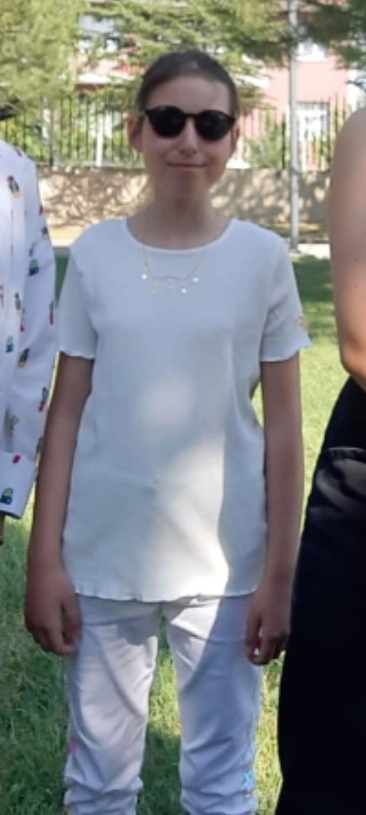 Kanseri yenip, kazada ölen liseli Rabia toprağa verildi