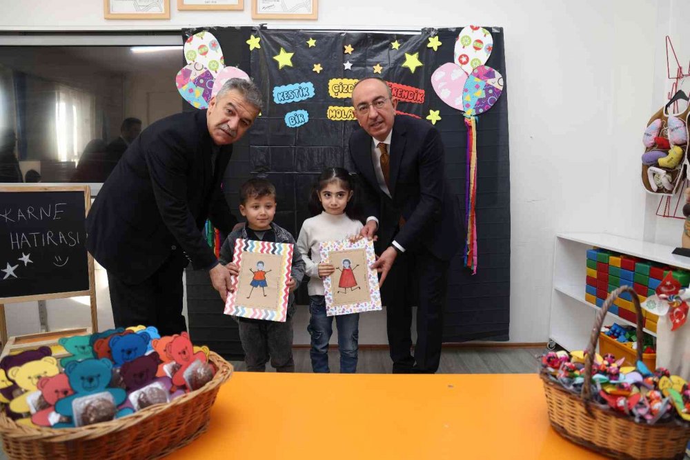 Meram'da Başkan Kavuş, çocukların karne sevincine ortak oldu