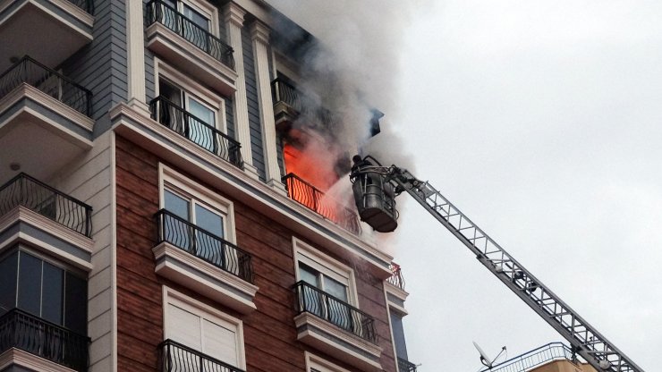2 kadının ölümüyle sonuçlanan yangınla ilgili detaylar... Tartıştığı anneannesi ile teyzesini eve kilitlemiş