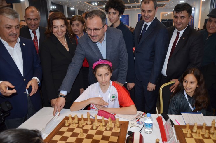 Bakan Kasapoğlu: Her evde mutlaka satranç oynayan birileri olsun