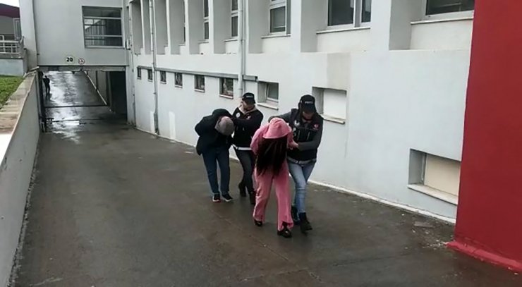 Otomobilin tamponundan 11,7 kilo esrar çıktı