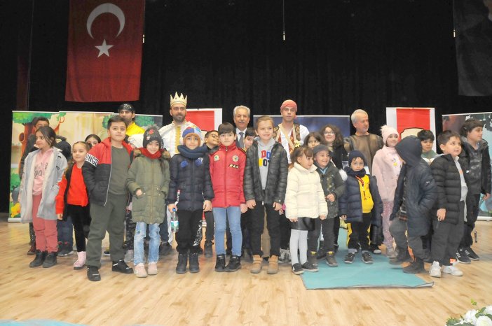 aksehirde-cocuklar-tiyatroyla-bulustu2.jpg