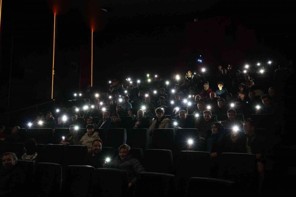Lise Medeniyet Akademisi gençleri aileleriyle sinemada buluştu