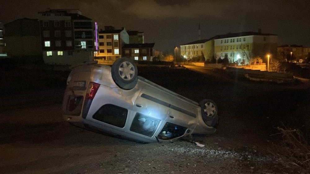 15 yaşındaki ehliyetsiz sürücünün kullandığı otomobil takla attı: O anlar kamerada