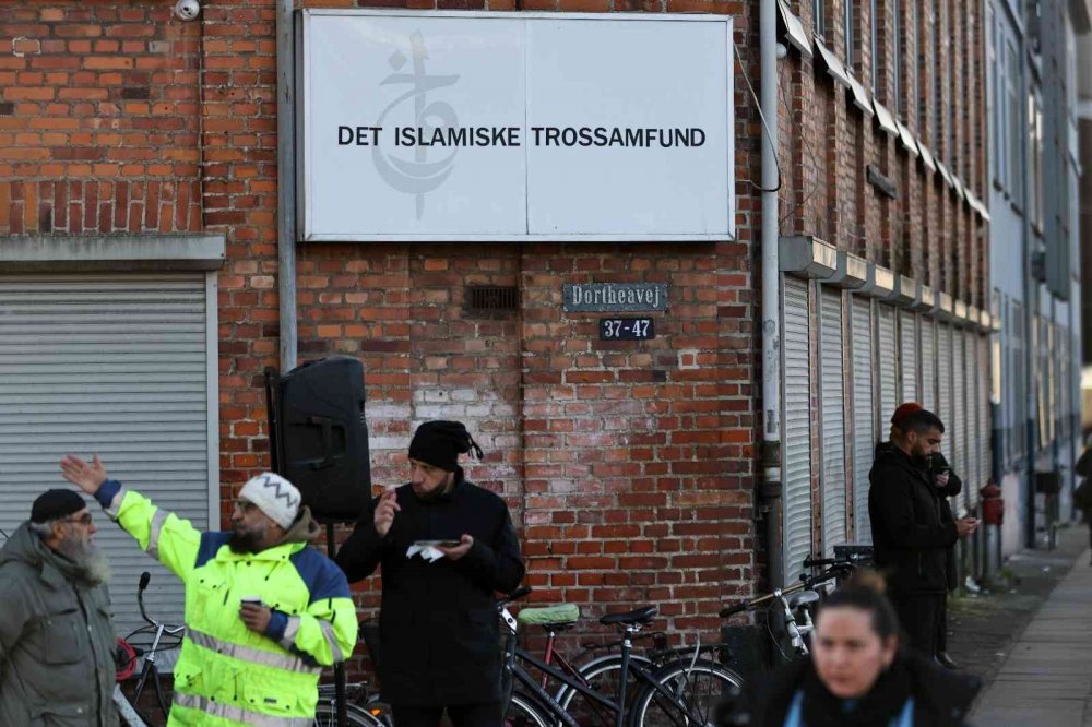 Aşırı sağcı Rasmus Paludan bu kez Danimarka’da Kur’an-ı Kerim yaktı