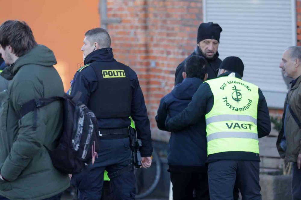 Aşırı sağcı Rasmus Paludan bu kez Danimarka’da Kur’an-ı Kerim yaktı