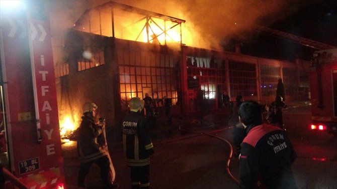 Çorum Sanayi Sitesi'ndeki iş yeri yangını 4 saatte söndürüldü