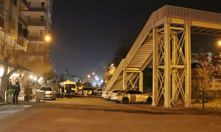 Tren rayına bırakılan çanta fünyeyle patlatıldı