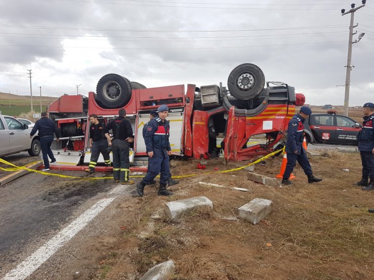 2 tur midibüsü devrildi, müdahaleye giden itfaiye kaza yaptı: 1 ölü, 47 yaralı