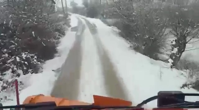 Elazığ’da kar yağışı etkili oldu; kapanan 125 köy yolundan 48’i açıldı (2)
