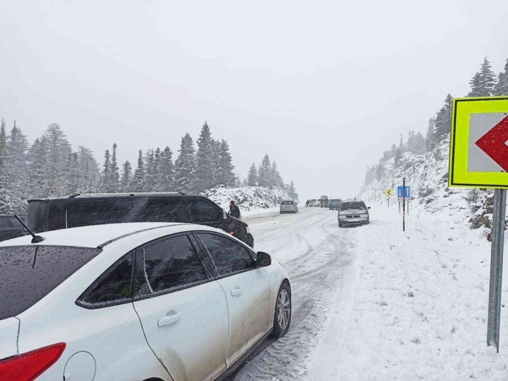 Konya'da kar yağışı etkili oluyor! Yetkililer uyardı