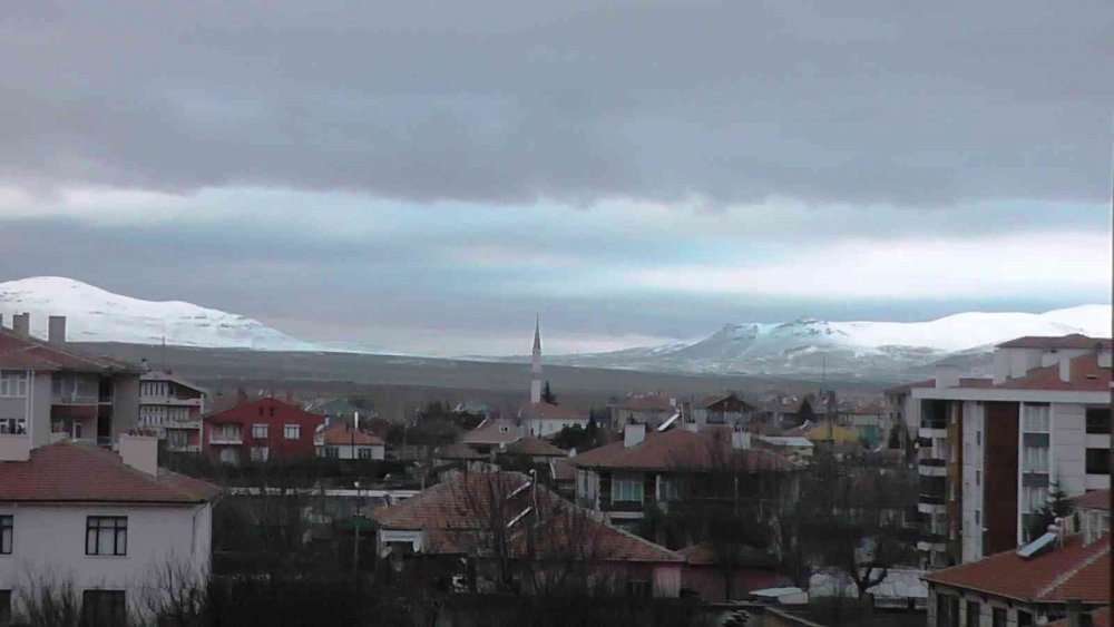 Konya'nın ilçesinde yüksek kesimlere kar yağdı