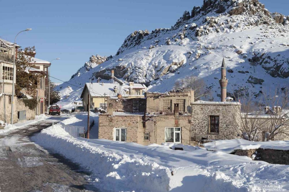 Konya'nın tarihi yerleşim yeri Sille bu yıl kara hasret