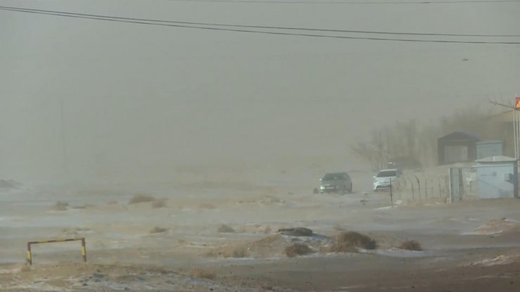 Moğolistan’da kum fırtınası