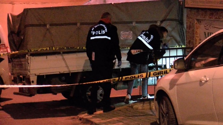 Boşanma aşamasındaki eşini sokak ortasında öldürdü