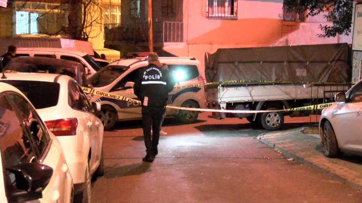 Boşanma aşamasındaki eşini sokak ortasında öldürdü