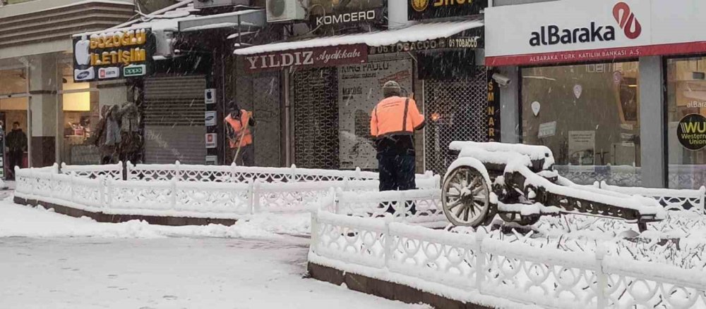 Akşehir’de ekiplerden kar seferberliği