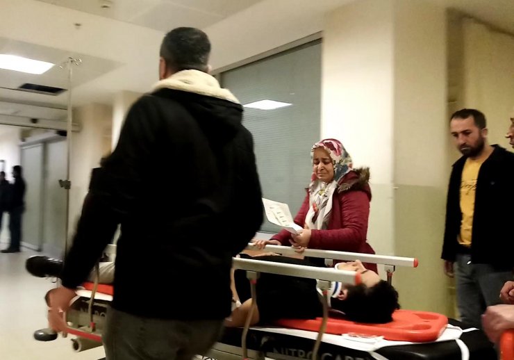 Ehliyetsiz sürücünün kullandığı otomobil bahçe duvarına çarptı