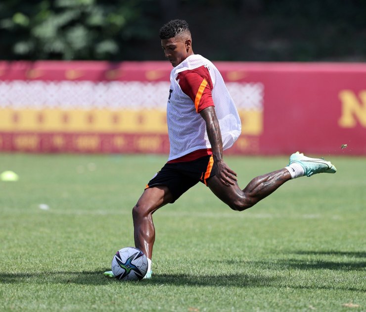 Galatasaray'da Van Aanholt ve Seferovic ile yollar ayrıldı