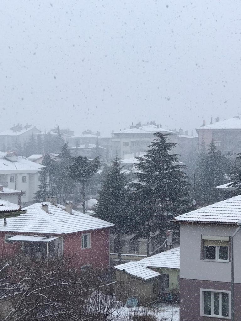 Konya'nın Ereğli ilçesine kar yağışı etkili oldu