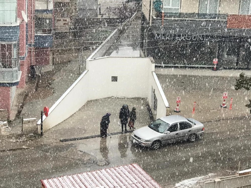 Konya'nın Ereğli ilçesine kar yağışı etkili oldu