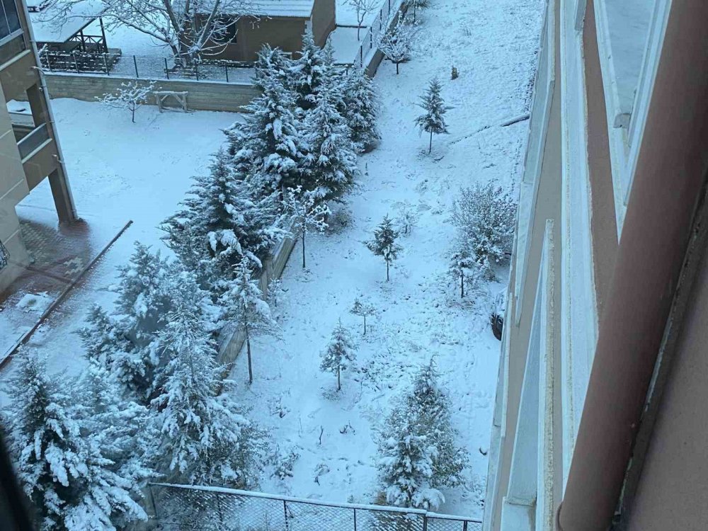 Konya'nın Kulu ilçesi beyaza büründü