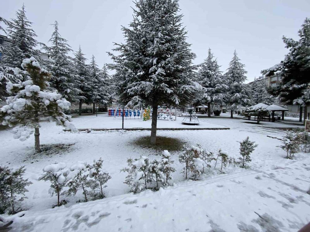 Konya'nın Kulu ilçesi beyaza büründü