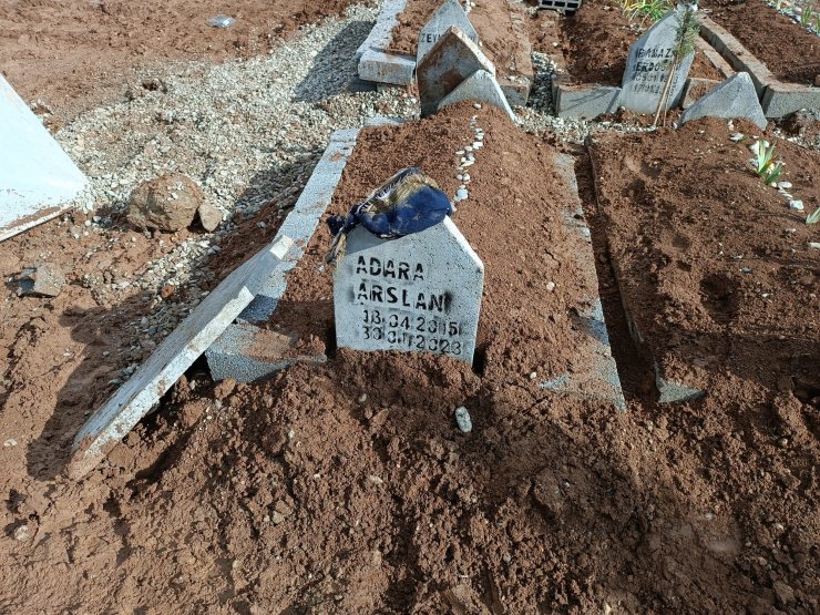 Babasının boğduğu 8 yaşındaki Adara toprağa verildi