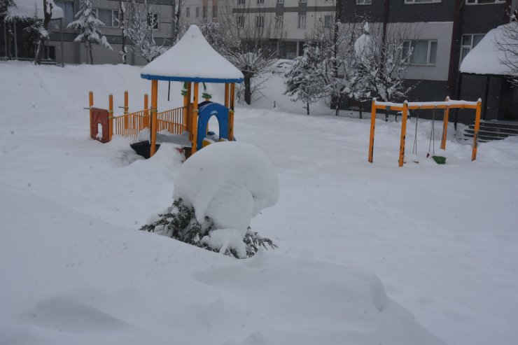 Bu şehir merkezin kar kalınlığı 60 santimi geçti