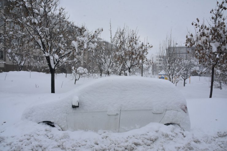 Bu şehir merkezin kar kalınlığı 60 santimi geçti