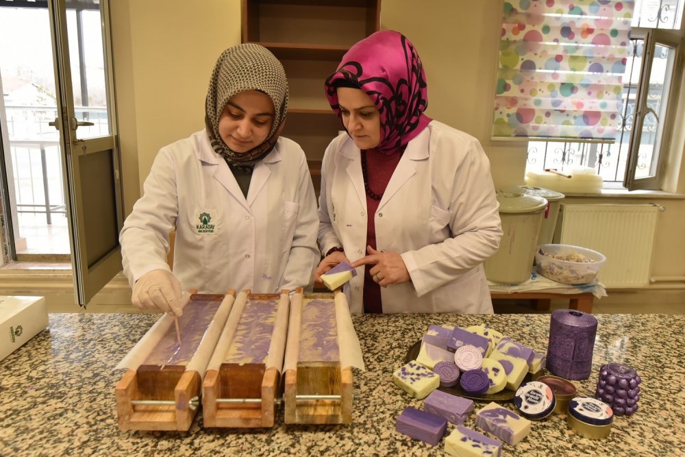 Konya'da Karatay Lavantasına kadın eli değdi