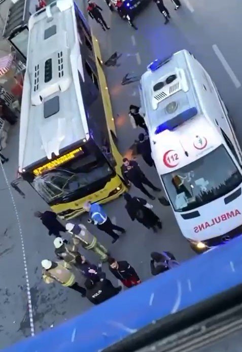 İETT otobüsü durağa kaldı: 1 ölü, 4 yaralı