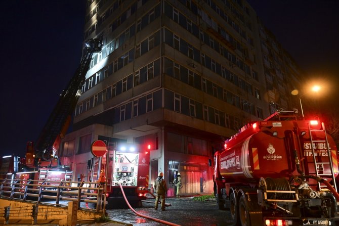 8 katlı boş binada yangın