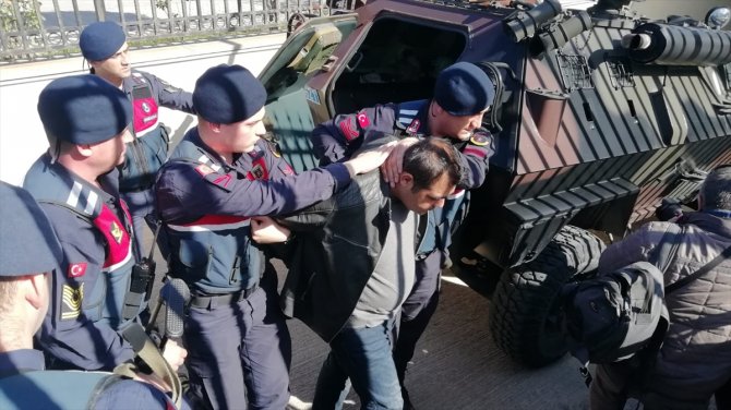 Antalya'da 3 kişiyi öldürüp 1 kişiyi ağır yaralayan şüpheli adliyeye sevk edildi