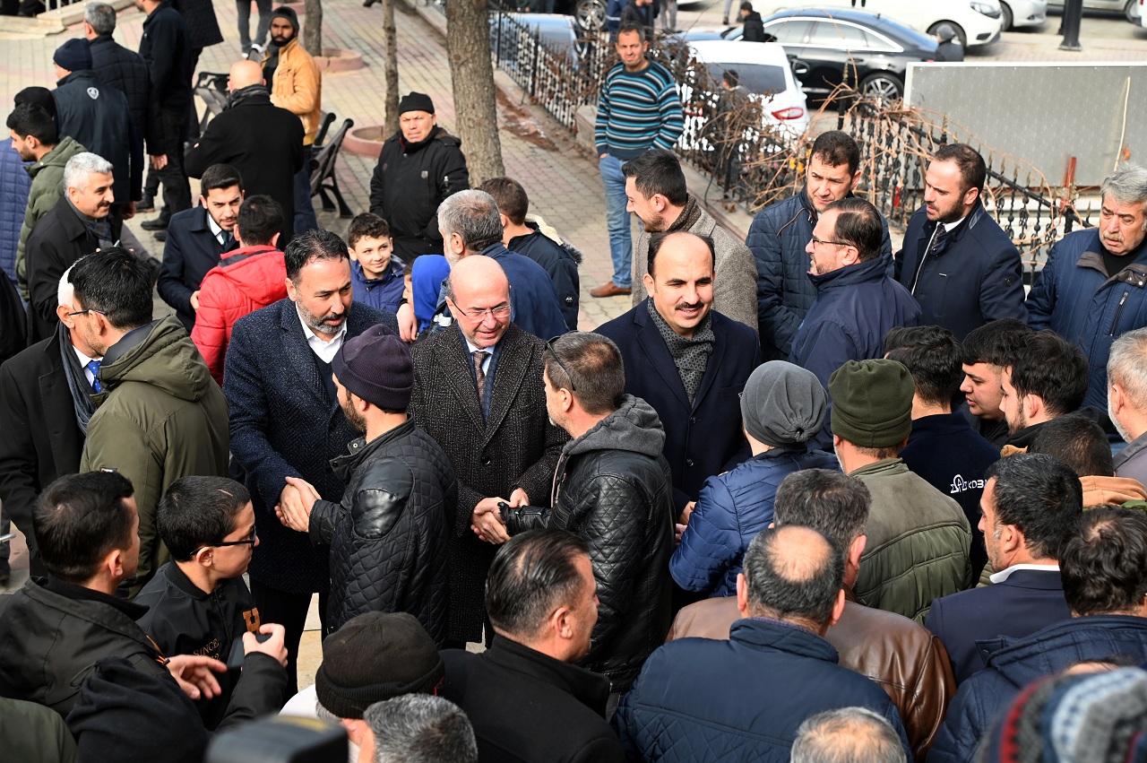 baskan-altay-ve-pekyatirmaci-sanayi-esnafiyla-bulustu-1.jpg