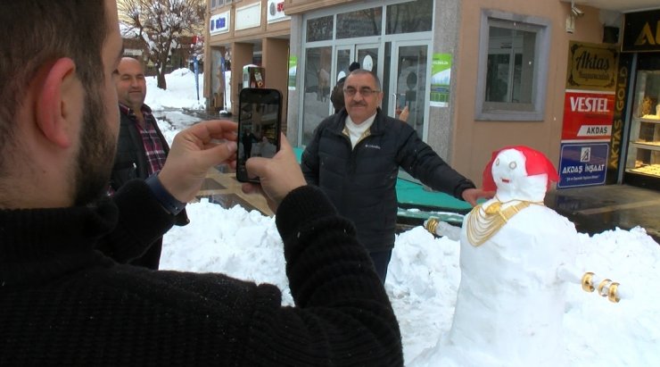 'Kardan gelin'e 350 gram altın taktılar