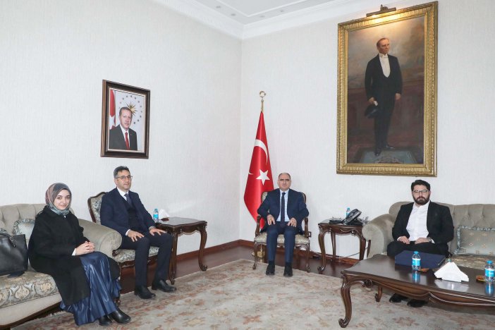 vali-ozkandan-yogun-mesai-1.jpg