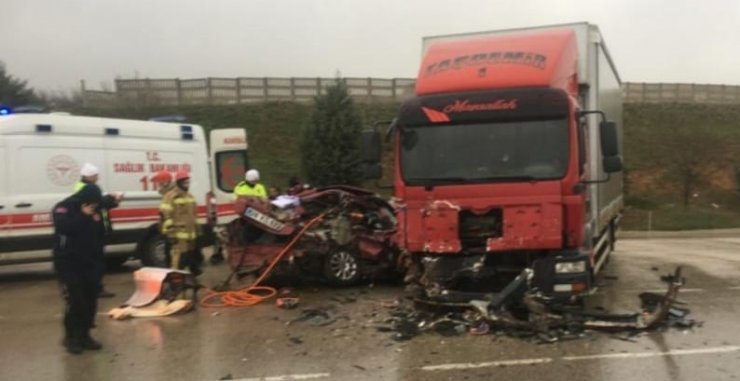 Düğün yolunda kaza: 5 ölü, 1 yaralı