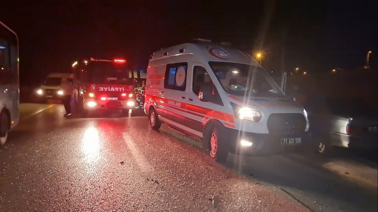 Kamyonet ile otomobil çarpıştı: 1 ölü 3 yaralı