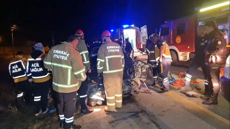 Kamyonet ile otomobil çarpıştı: 1 ölü 3 yaralı