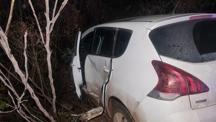 Otomobil ile cip kafa kafaya çarpıştı: 6 yaralı