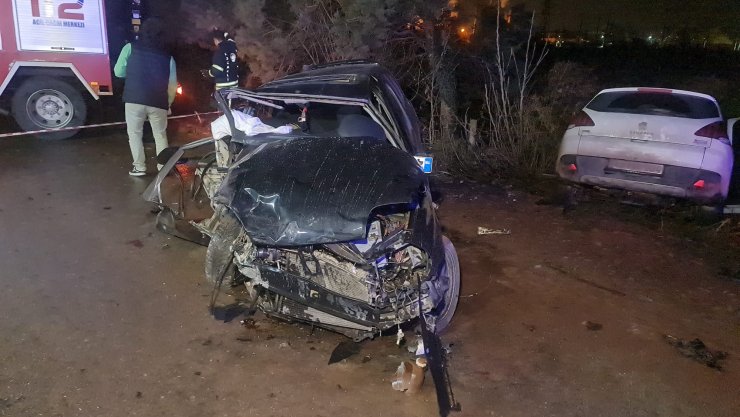 Otomobil ile cip kafa kafaya çarpıştı: 6 yaralı