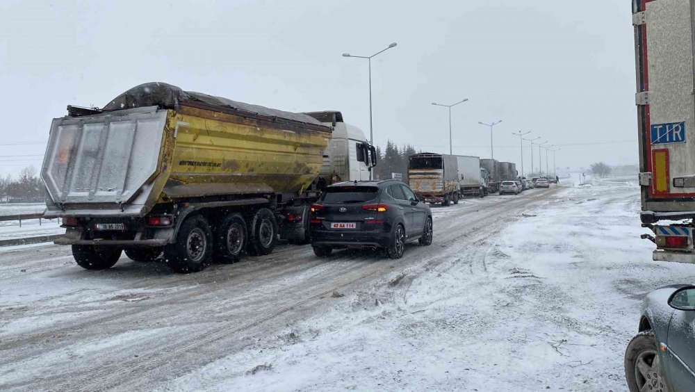 Konya-Kulu karayolu trafiğe kapatıldı