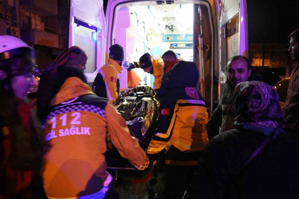 Depremin 24. saatinde enkazdan kurtulan "Deniz" umut oldu