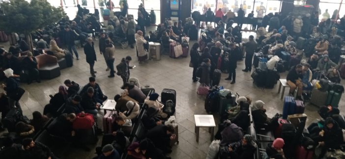 konya-otogarda-ogrenci-yogunlugu-3.jpg