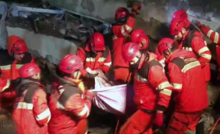 Konya'dan giden kurtarma ekipleri enkazdan 19 kişiyi sağ olarak kurtardı